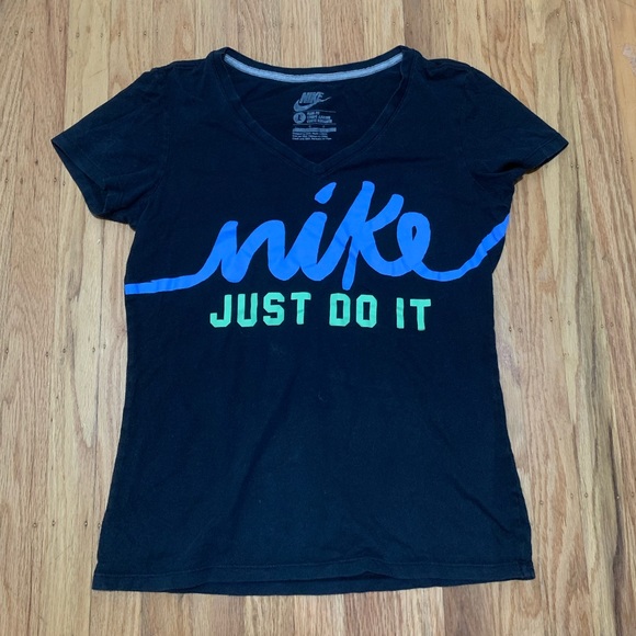 Nike Tops - NIKE / T-Shirt
